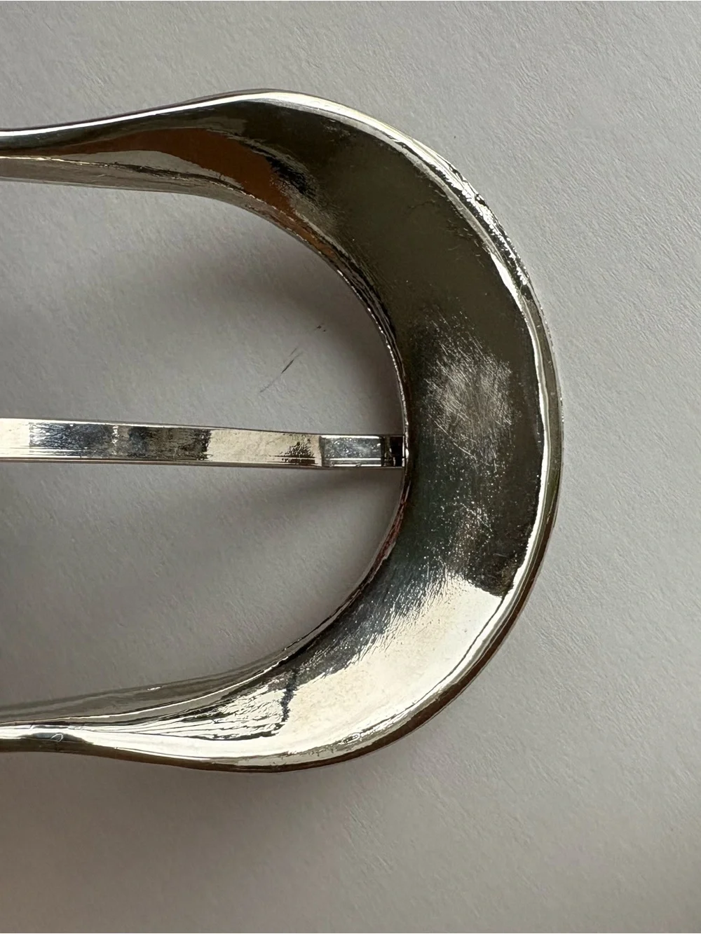 Women’s Gray Crocodile-Embossed Leather Belt Made in Italy silver buckle